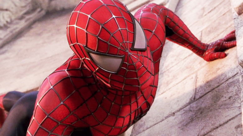 Tobey Maguire's Spider-Man clings to a wall in Spider-Man