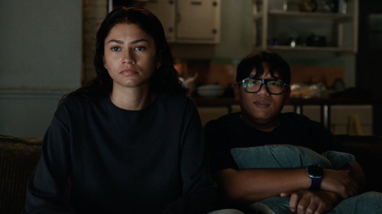 స్పైడర్ మ్యాన్: సరికొత్త రోజులో MJ పాత్రలో జెండయా మరియు నెడ్‌గా జాకబ్ బటాలోన్ కలిసి కూర్చున్నారు