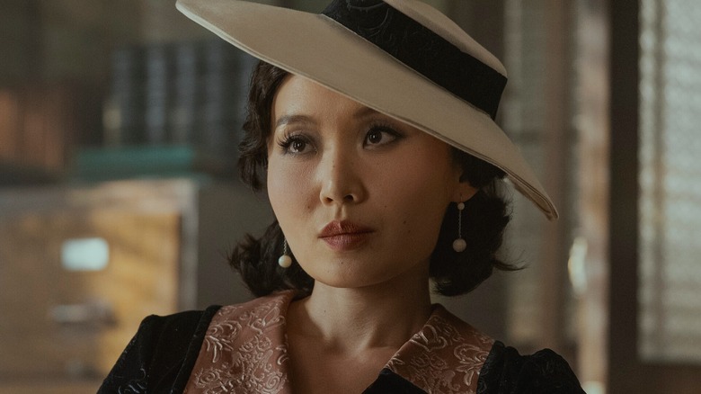 Cat Hardy visits Reilly's detective agency in Spider-Noir