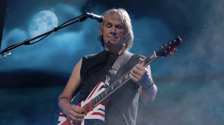 Nigel (Christopher Guest) playing guitar in the reunion concert in Spinal Tap 2: The End Continues