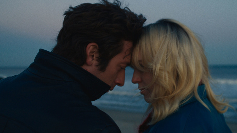 Bruce and Faye on the beach in Springsteen: Deliver Me from Nowhere