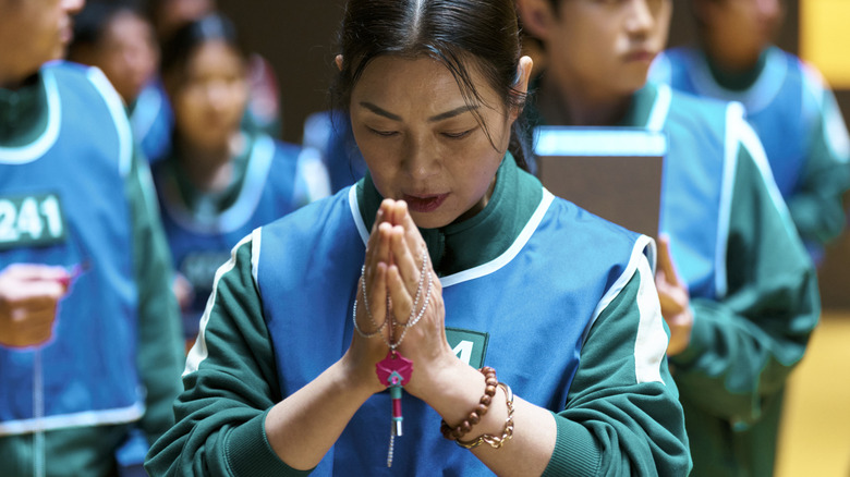 Seon-nyeo praying in 