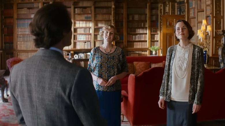 Jack Barber talking to Edith and Mary Crawley in Downton Abbey: A New Era