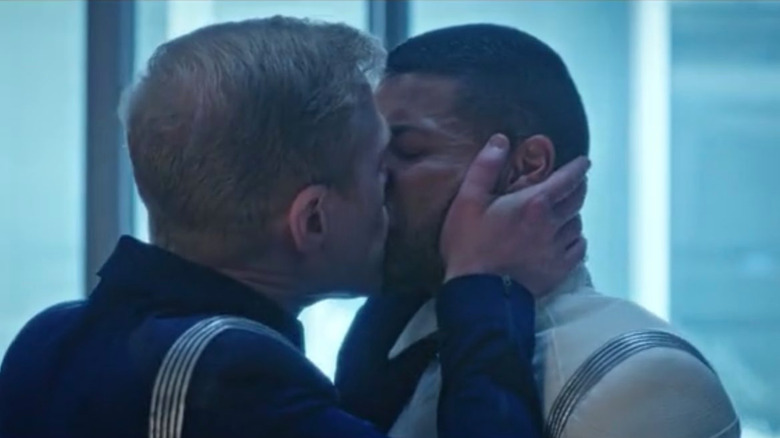 star trek discovery kiss
