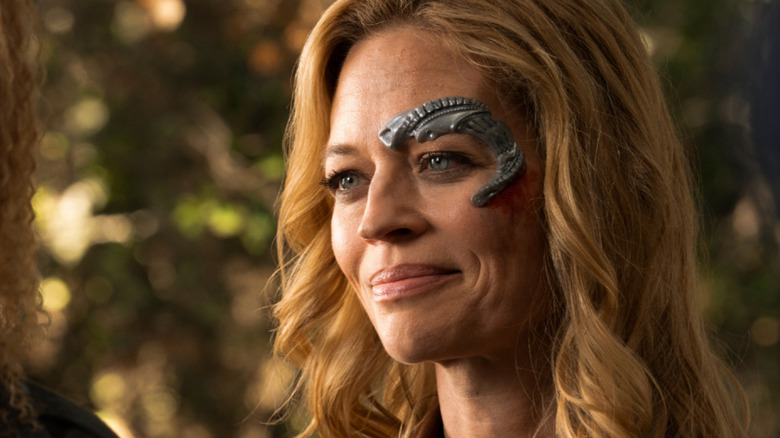 Seven of Nine smiling in Star Trek: Picard