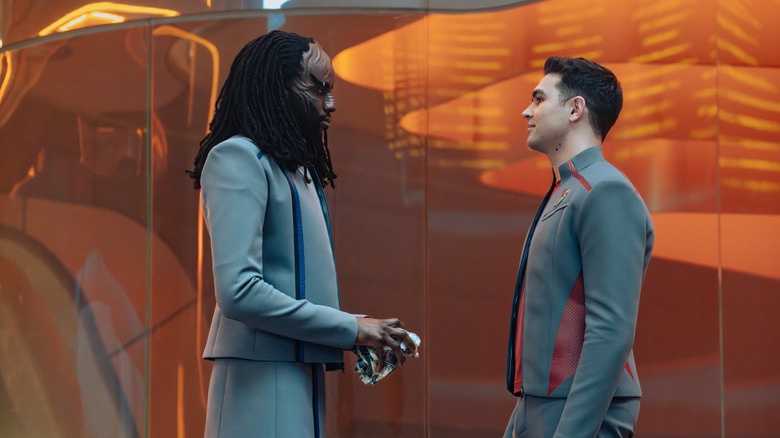 Karim Diané's Jay-Den and George Hawkins' Darem facing each other on Star Trek: Starfleet Academy