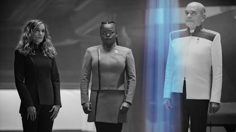 Captain Ake, Sam, and the Doctor in a holographic simulation on Kasq on Starfleet Academy