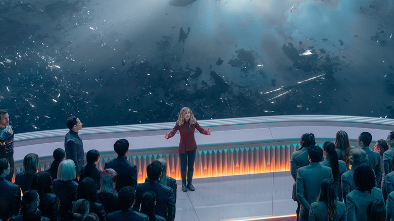 Holly Hunter's Nahla Ake surrounded by Starfleet Academy and War College cadets on Star Trek: Starfleet Academy