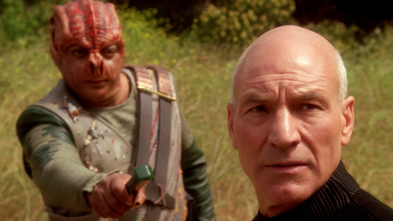 Star Trek: The Next Generation "Darmok" - Tamarian Captain Dathon offering Captain Picard a knife in show of friendship