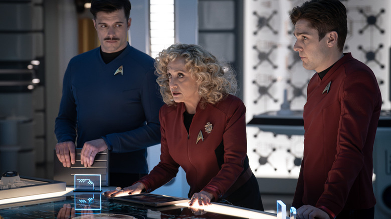 George Kirk, Pelia e Scotty All in Engineering on Star Trek: Strange New Worlds
