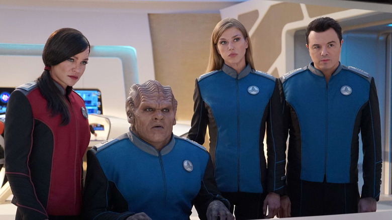 Lietenant Commander Keyali, Lieutenant Commander Bortus, Commander Grayson, and Captain Mercer on the bridge of the Orville in The Orville