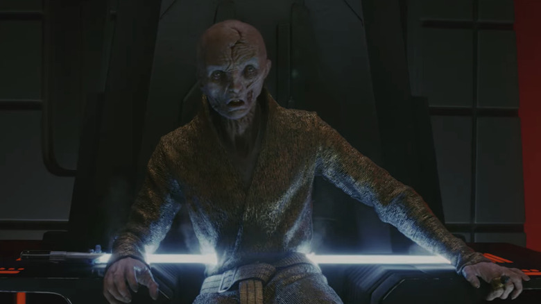 Star Wars: The Last Jedi - lightsaber pierces Snoke's side