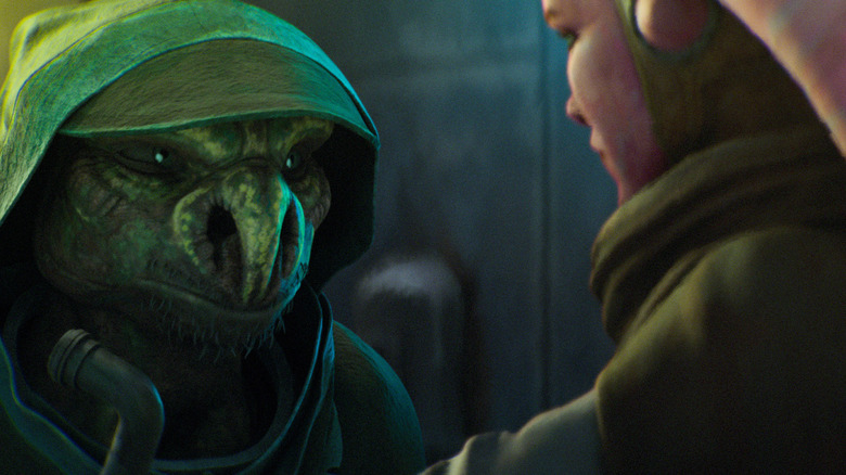 Eeko-Dio-Daki (Dennis Haysbert) spreekt met Devon Izara (Gideon Adlon) in Star Wars: Maul - Shadow Lord