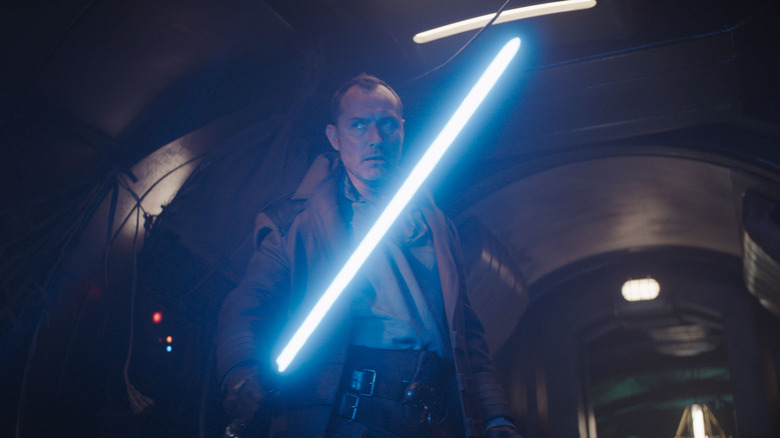 Jude Law's Jod wields a lightsaber in Star Wars: Skeleton Crew