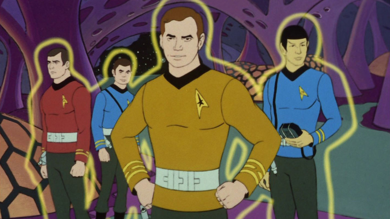 Scotty, McCoy, Kirk en Spock in een buitenaards schip met gele krachtvelden in Star Trek: The Animated Series