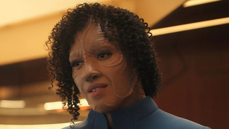 स्टार ट्रेक: स्टारफ्लीट अकादमीमध्ये इला डॅक्सच्या भूमिकेत टॅनी न्यूजम