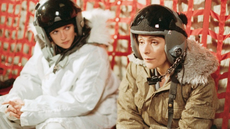 Marina Sirtis' Svetlana talks with Amanda Tapping's Sam in Stargate SG-1