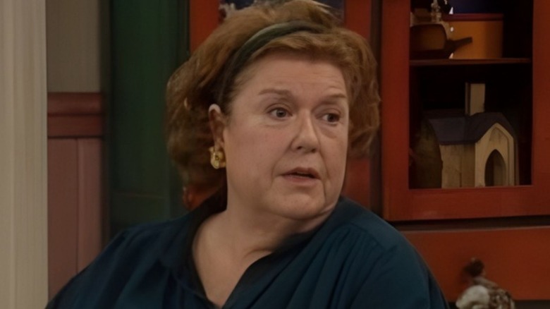 Peggy Rea as Jean Kelly, looking concerned on Grace Under Fire