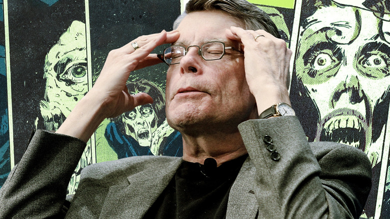 Stephen King sentado em frente à edição dos X-Men da Marvel Comics, Heroes For Hope