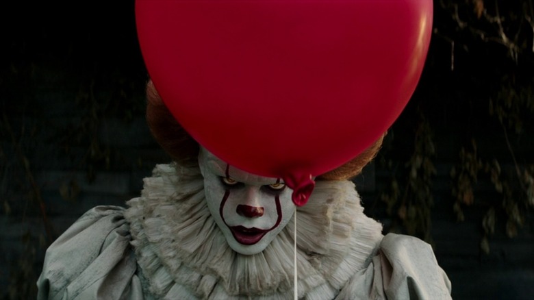 It Pennywise holds a balloon