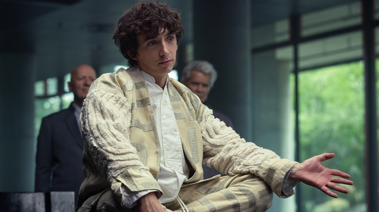 Samuel Blenkin as Boy Kavalier sitting cross-legged in Alien: Earth
