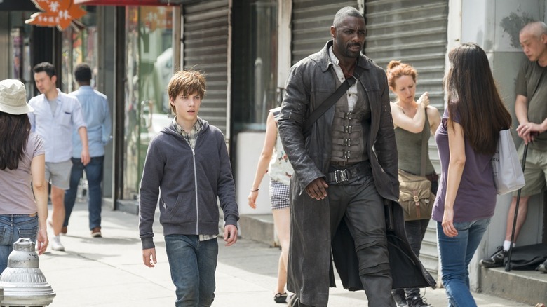 Jake and Roland are walking through New York City in the Dark Tower