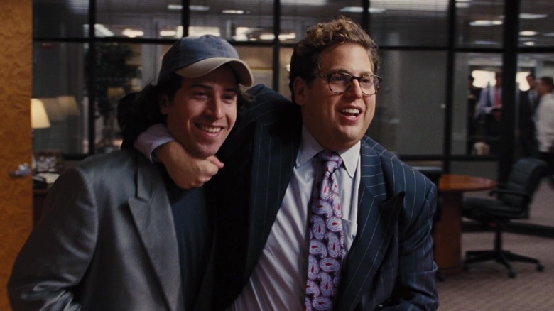 Jake Hoffmann in the role of Stephen Madden, who gets his neck by Junah Hill in the role of Donni Azov in Wall Street wolf