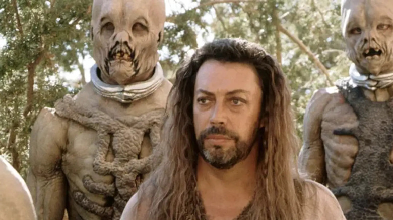 Gaal standing among some Terrians on Earth 2