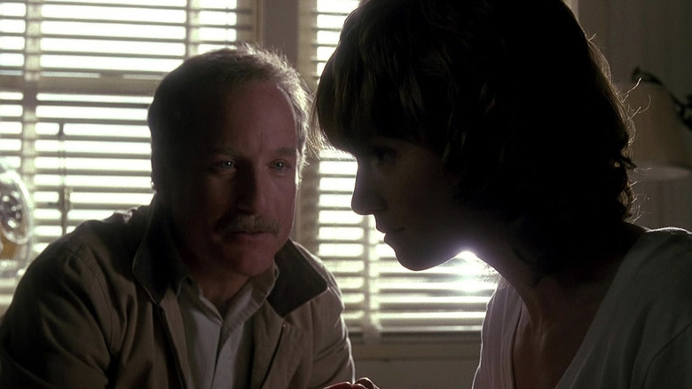 పీట్ హెప్ ఇన్ ఆల్వేస్‌ని చూసి నవ్వుతున్నాడు