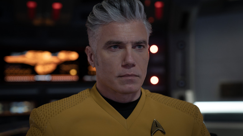 Anason Jabal as the leader of Christopher Pike on Star Trik: new strange worlds, and they look outside the camera in an audio way