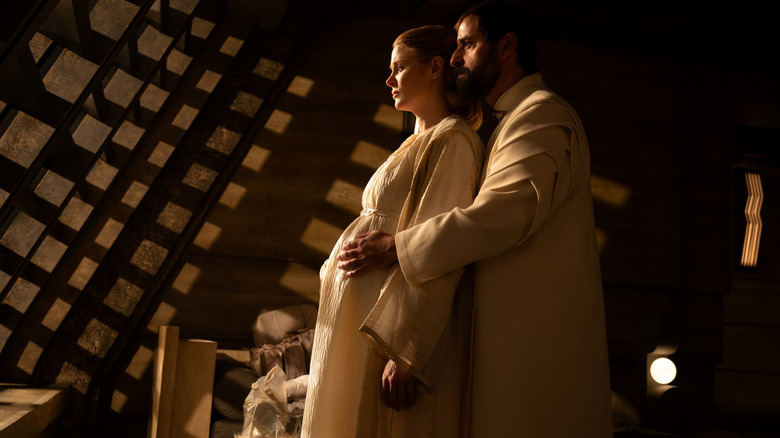 Emily Beecham as Alura Zor-El visibly present and embraced from behind by David Krumholtz as Zor-El in Supergirl