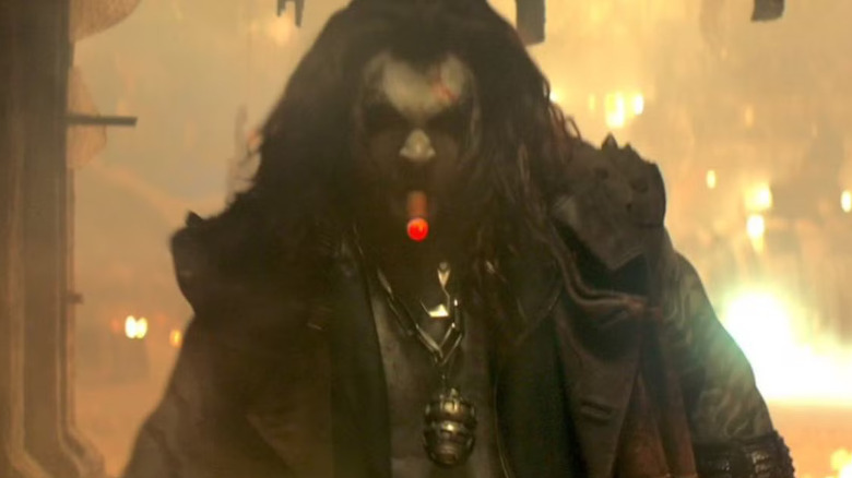 Lobo has a stogie in Supergirl