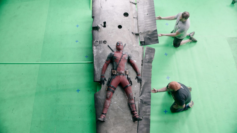 deadpool-greenscreen-wing