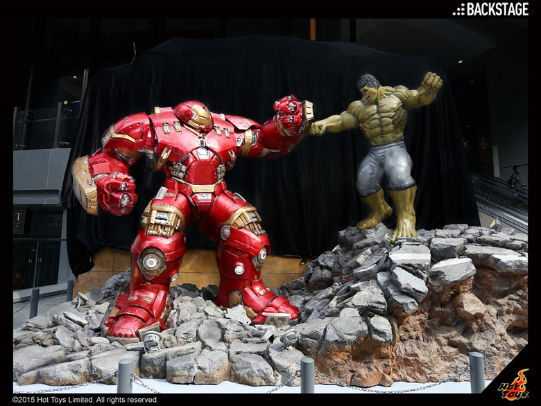 Hot Toys - Backstage - Hulk VS Hulkbuster Life-Size Statues in Hong Kong_2