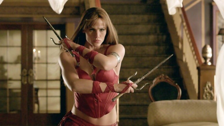 Elektra wielding sai in 2005's Elektra