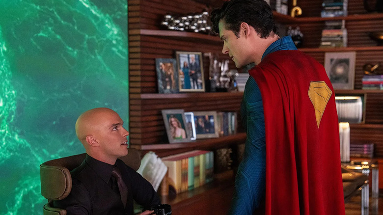 Superman se concentrou em seu escritório em Lex em Superman (2025)