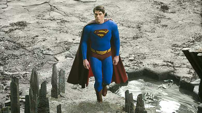 Brandon Routh as Superman walking through a barren landscape in Superman Returns