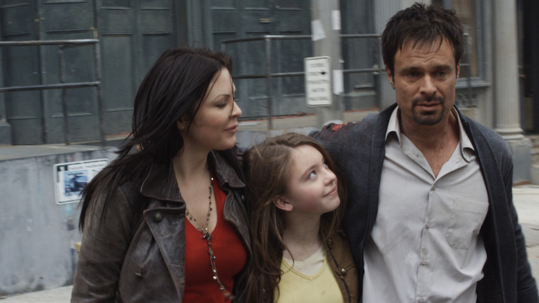 The Cole family, including a young Sydney Sweeney as Emily, together in Spiders 3D.