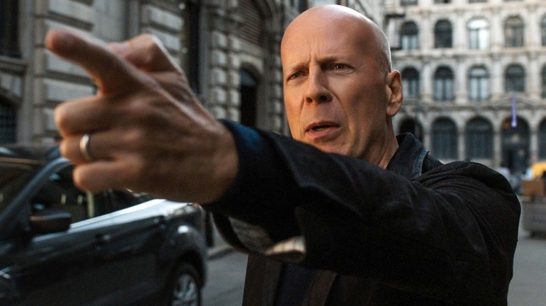Paul Kersey angrily pointing a finger like a gun in Death Wish (2018)