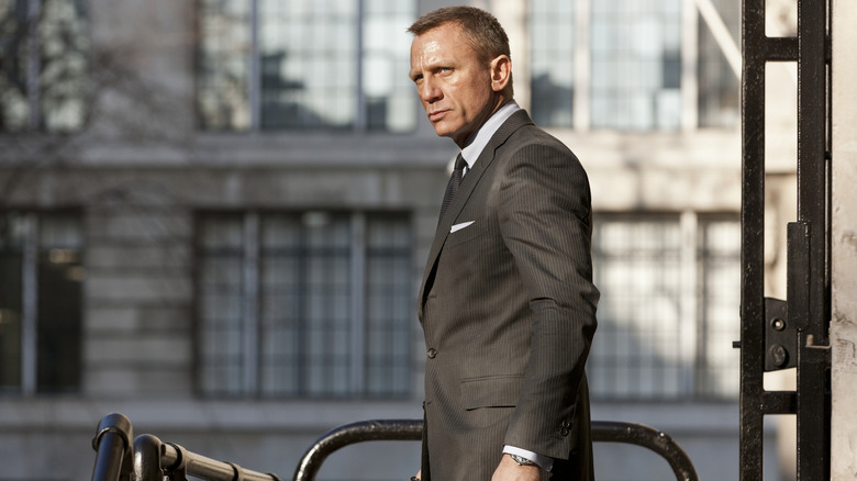 Skyfall Daniel Craig suit 