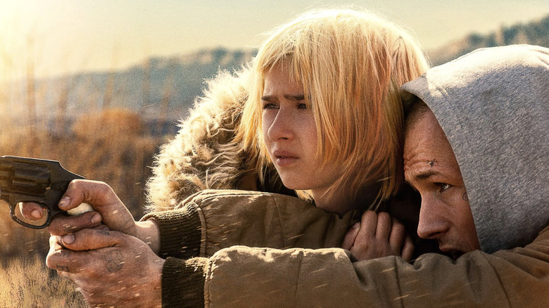 Ela Rasi Shotgun - Nate (Taron Egerton) Gun como Polly (Ana Sophia Heger) Huds ao lado dele
