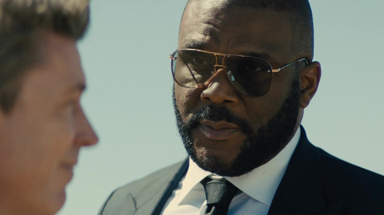 Tyler Perry in Arthur wearing sunglasses in those who wish me dead