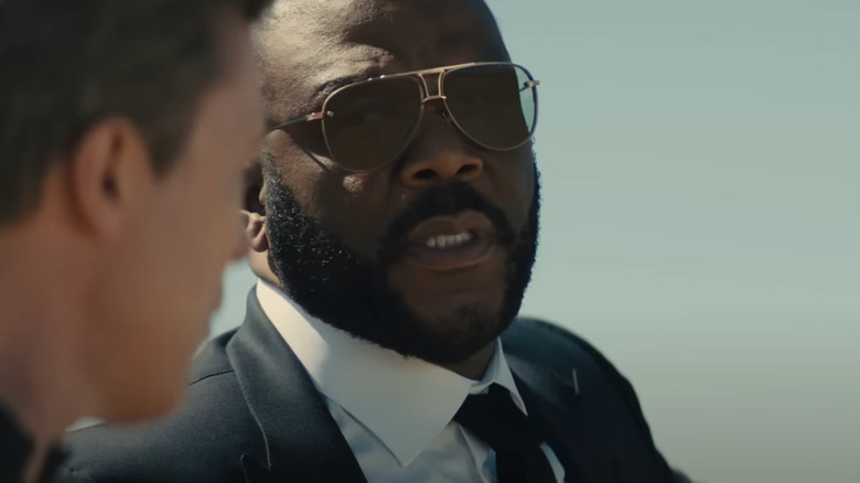 Tyler Perry in the role of Arthur looks at Evidan Gilin Kajak in those who wish me dead