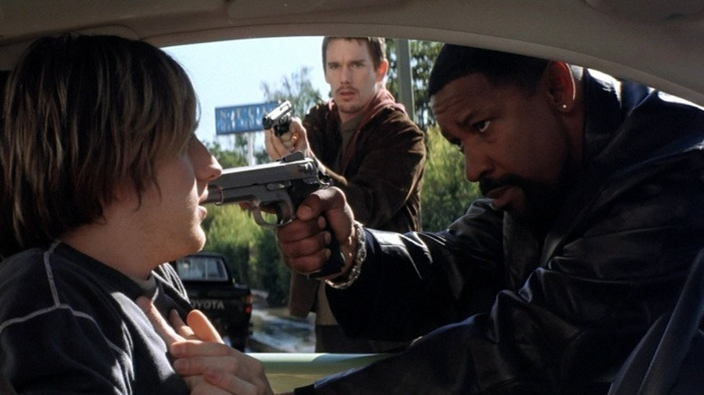 Alonzo Harris (Denzel Washington) and Jake Hoyt (Ethan Hawke) question a citizen in Training Day (2001)