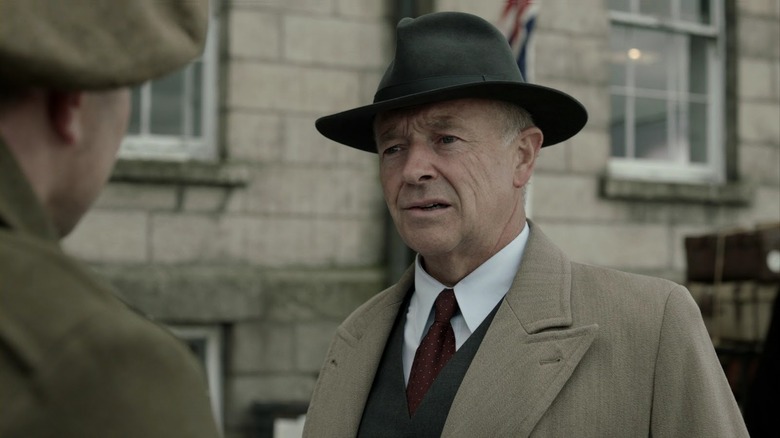 Christopher Foyle (Michael Kitchen) speaks with a soldier in Foyle's War