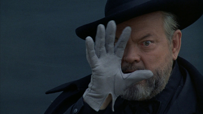 Orson Welles plays himself