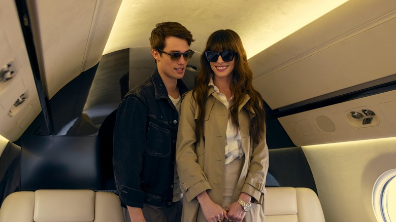 Nicholas Galitzine's Hayes and Anne Hathaway's Solène walking on a private plane in The Idea of You