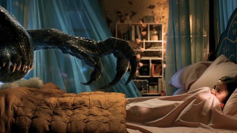 Jurassic World Fallen Kingdom indoraptor over maisie's bed