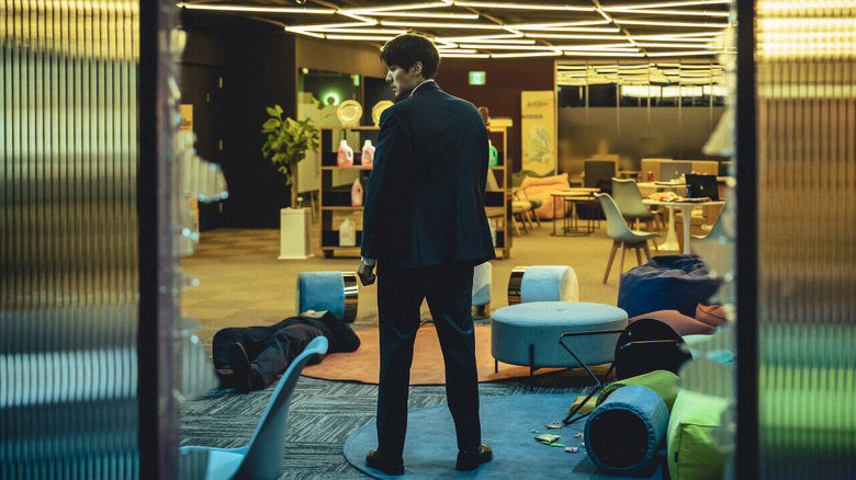Nam Gi-joon (So Ji-seob) stands in a broken-into store in Mercy for None