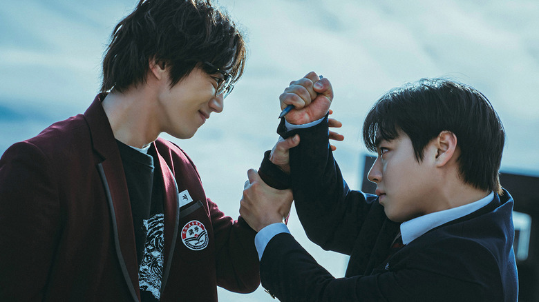 Geum Seong-jae (Lee Jun-young) stops Yeon Si-eun (Park Ji-hoon) from attacking him with a pen in Weak Hero Class 2